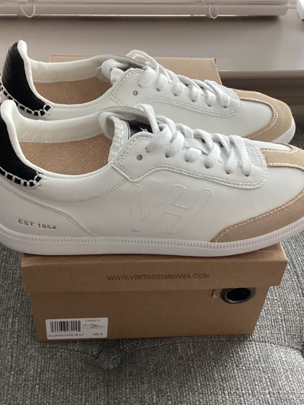 Vintage Havana Crisp Sneaker (Women), size 8 - Picture 8 of 13
